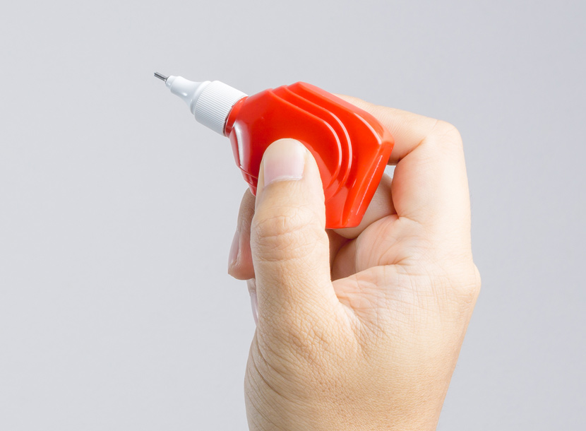 修正ペンを使う